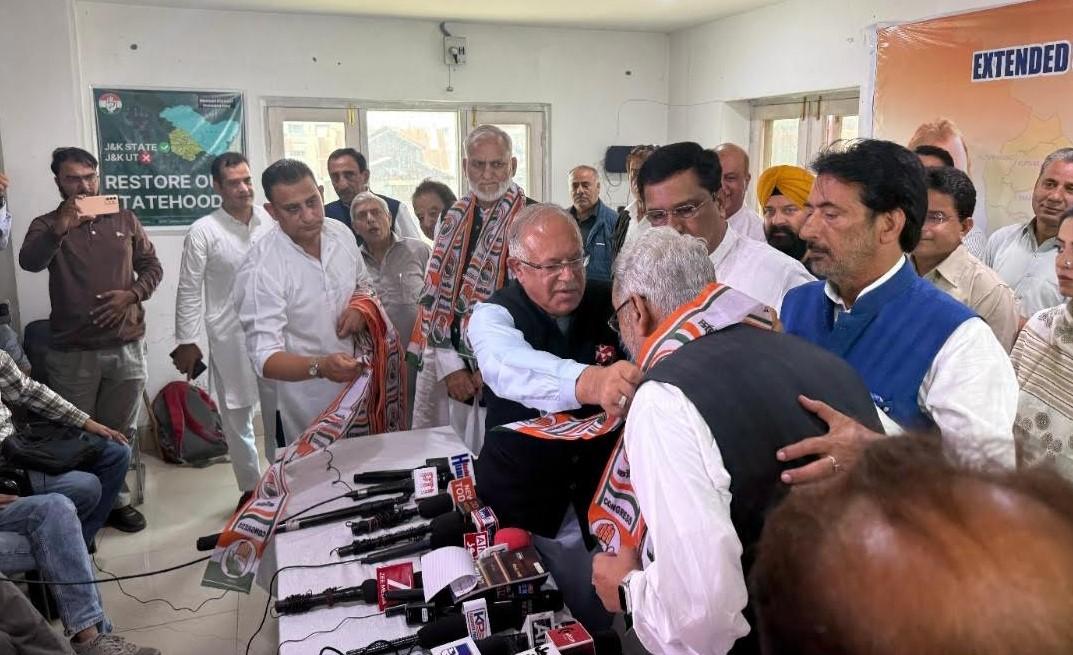 Taj, Saroori, Farooq Mir join Congress, express their apologies for leaving Congress
