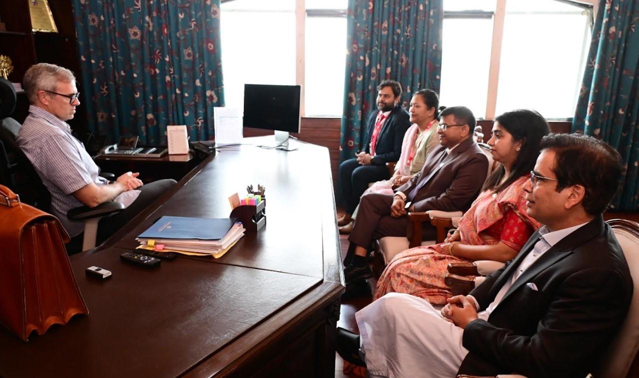 Union Bank of India donates ₹1 crore towards flood relief, presents cheque to CM