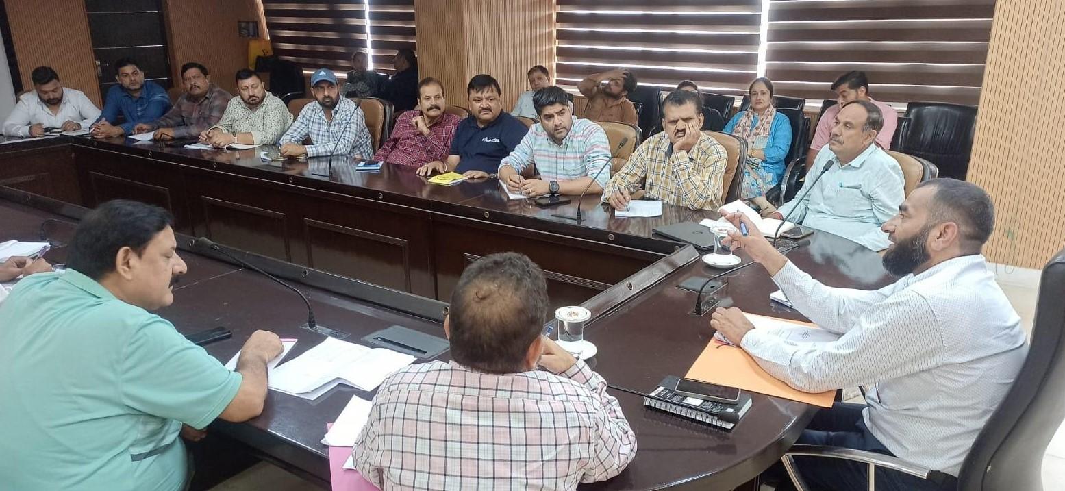 JMC reviews sanitation, waste management and cleanliness measures across Jammu city