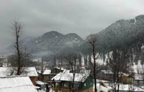 Cold conditions intensify in Kashmir; fringes of several water bodies freeze