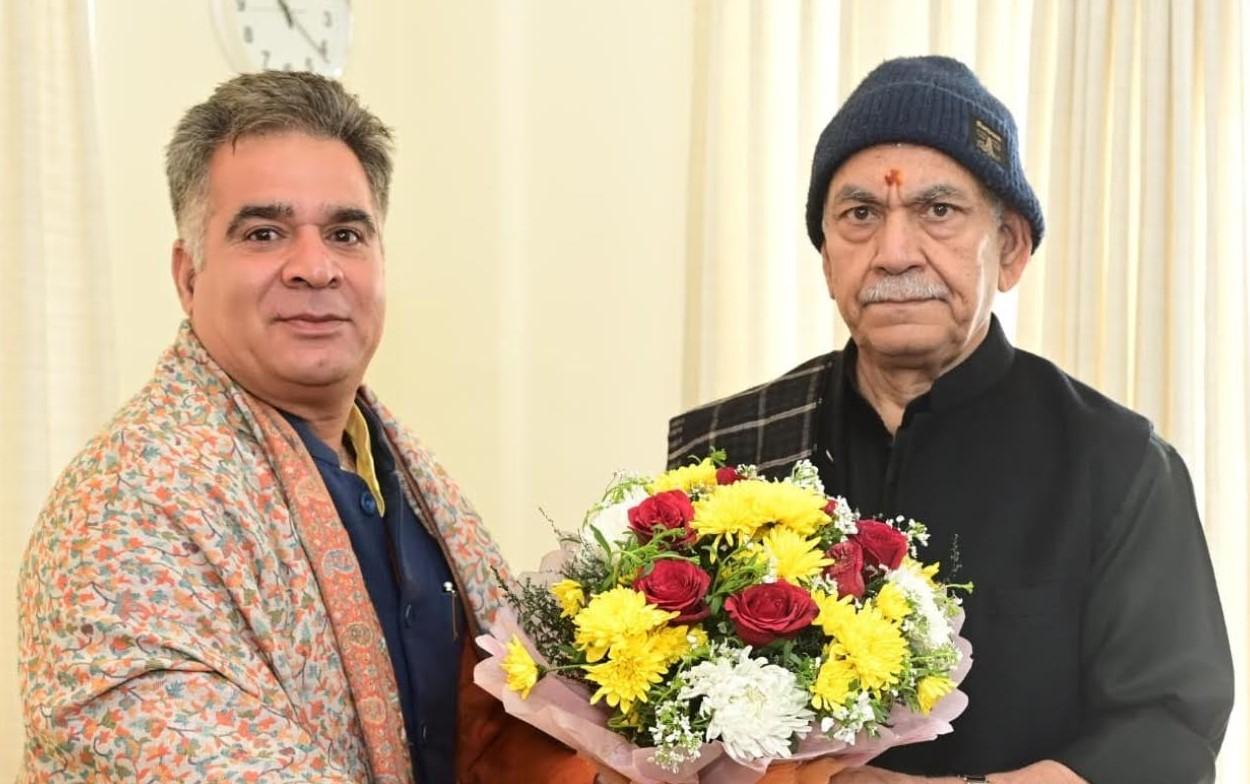 Senior BJP leader Ravinder Raina calls on LG