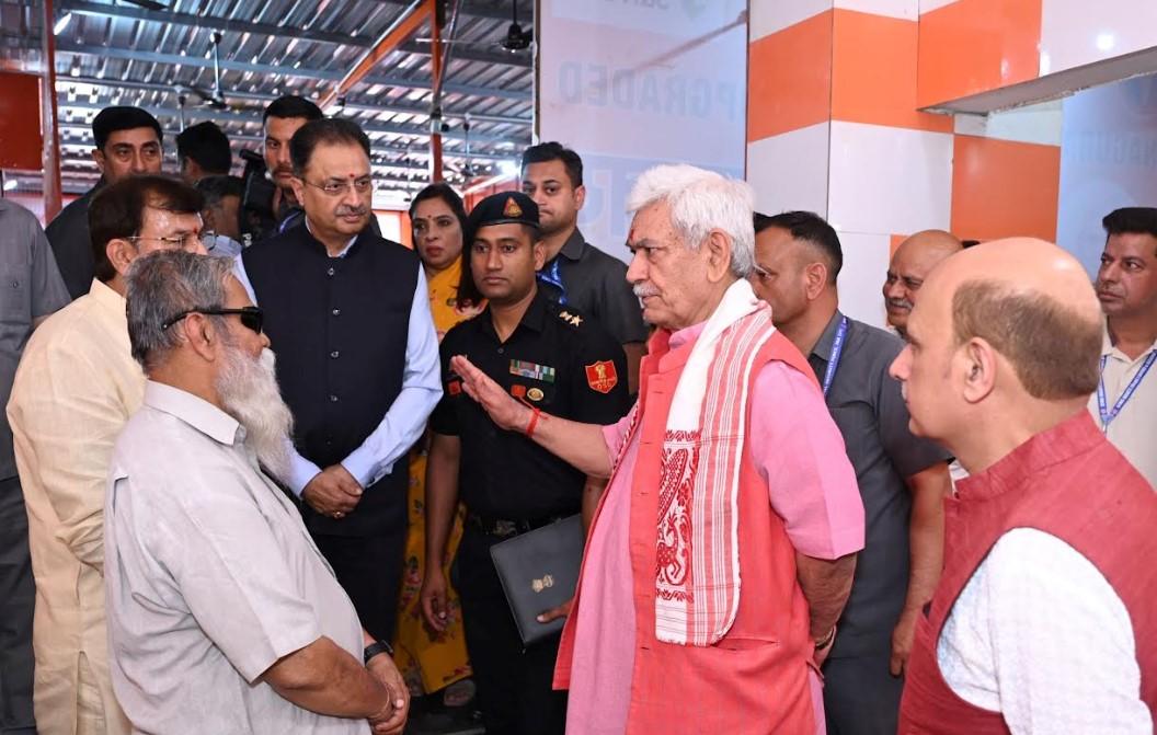 Lieutenant Governor attended upgradation ceremony of 'Apna Bhojanalaya' at GMC Jammu