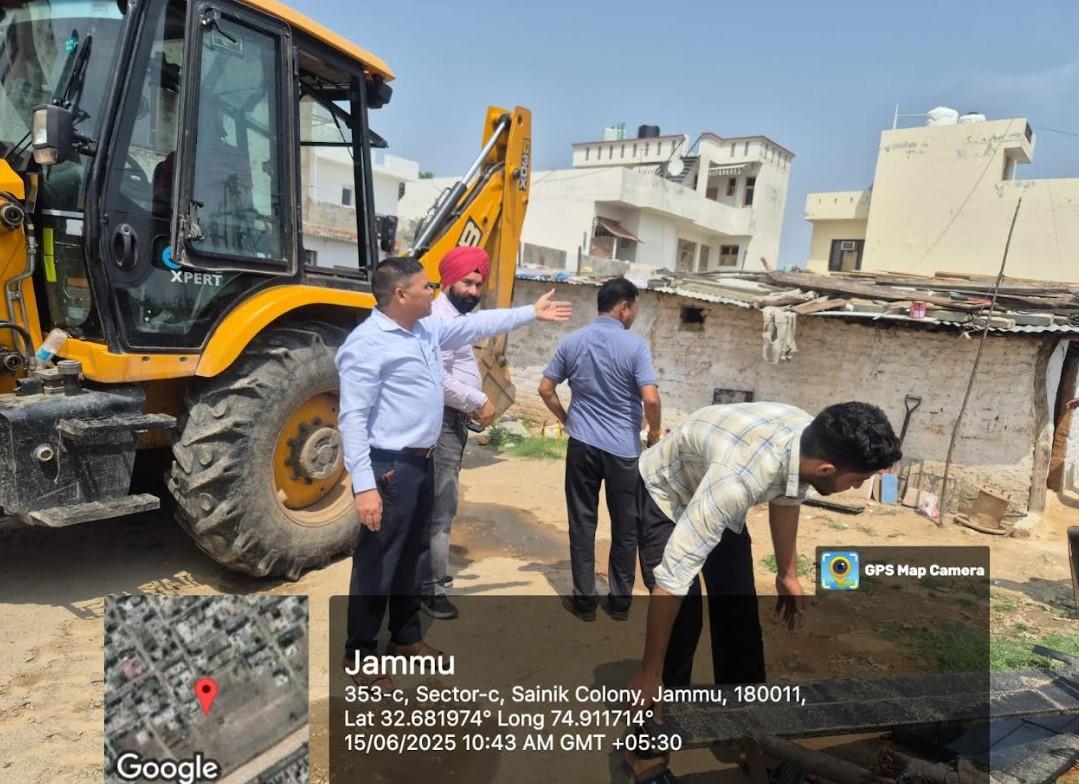 JMC demolishes insanitary huts in Sainik Colony