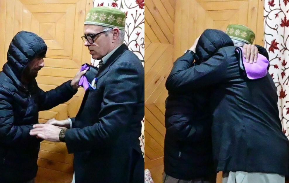 “कश्मीरी मुसलमानों को शक की नज़र से देखना बंद करें: CM Omar Abdullah