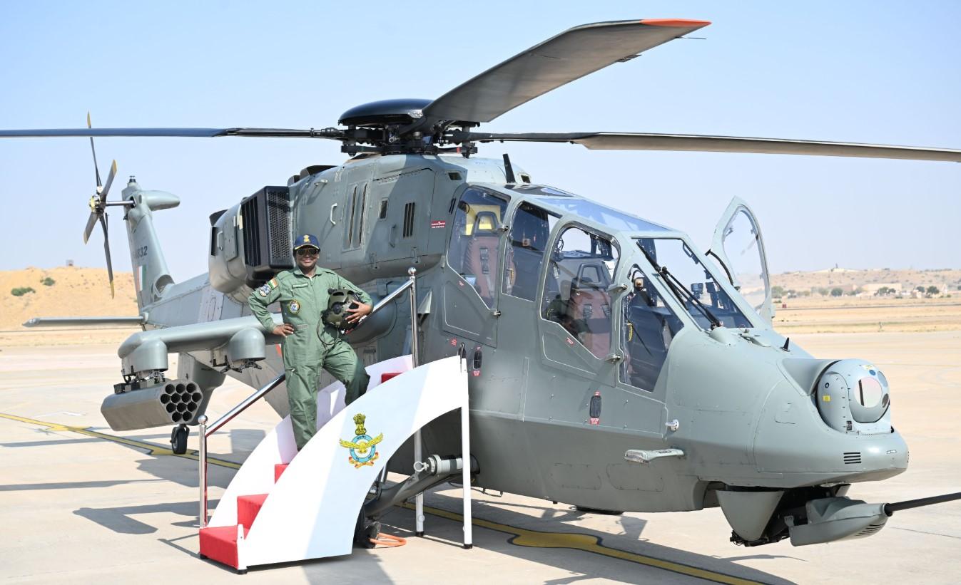 President Murmu flies sortie in LCH 'Prachand' in Jaisalmer near Pak border