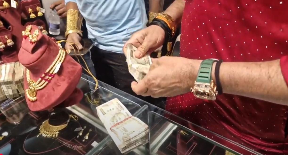 Golden Guys of India bought gold worth 25 lakh in Jammu