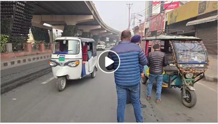 बाहरी राज्यों की गाड़ियों ki #jammu Traffic Police द्वारा n@ka लगाकर की जा रही जाँच