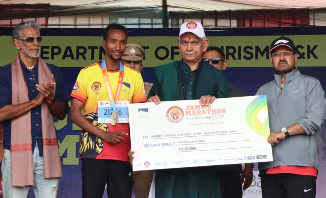 Lieutenant Governor Felicitates the Winners of Jammu Marathon