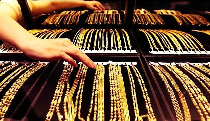 Gold slips Rs 110 to Rs 97,670/10 g; silver plunges Rs 1,000 to Rs 1.07 lakh/kg