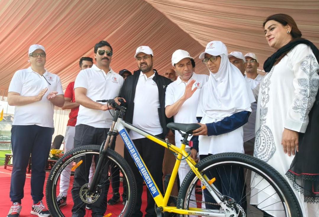 Over 1,000 cyclists participate in “Cyclothon, Pedal for Peace” in Srinagar