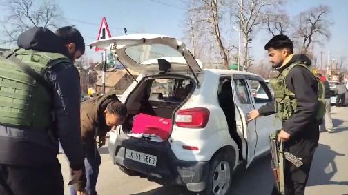 Ahead of Republic Day, security beefed-up along Jmu-Sgr NH44 in Qazigund