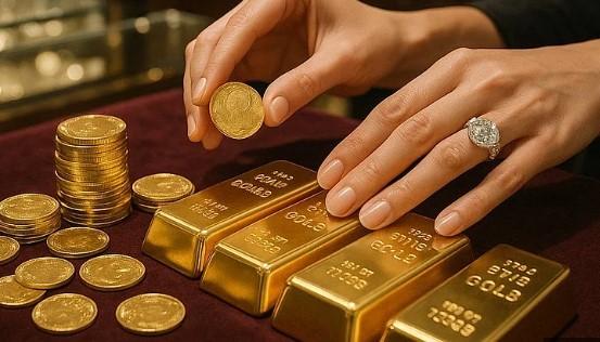 Gold silver futures gain on firm global cues as Fed rate cut hope strengthens