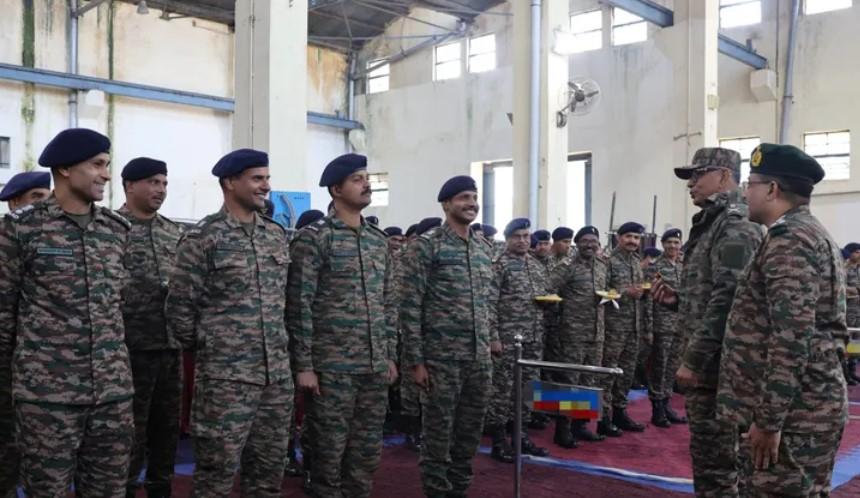 GOC White Knight Corps visits Air Defence Brigade, reviews operational readiness