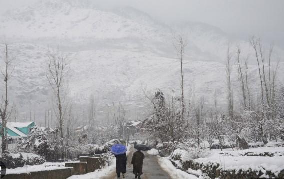 Fresh Snowfall in parts of Kashmir, Rains lash plains