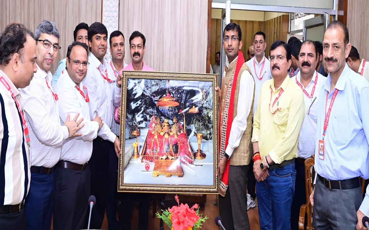 SMVD Shrine Board Hosts Ceremonial Farewell for Outgoing CEO