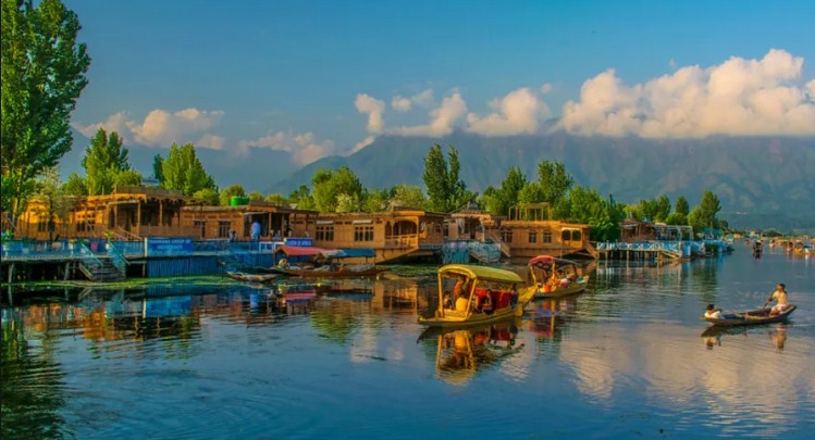 Kashmir is all set to have a successful spring tourist season