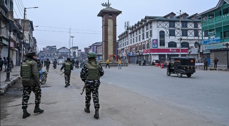 Srinagar shuts down after 1st case reported
