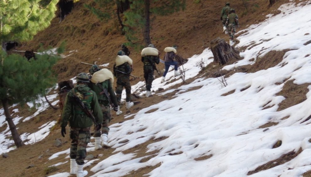 Army distributes ration and medical kits at Ramban district