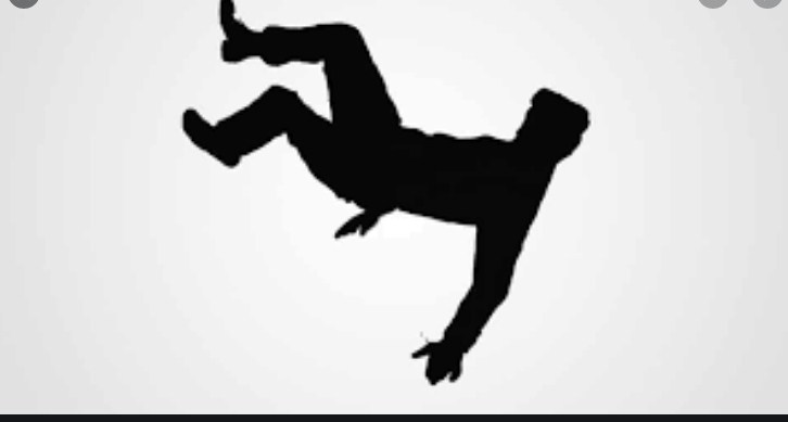 Man falls from tree in Rajouri, dies