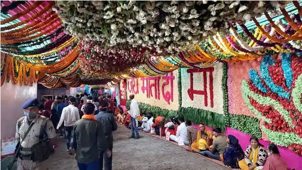 Thousands throng Vaishno Devi shrine on first day of Chaitra Navratri 