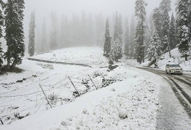 Severe cold wave grips J&K and Ladakh
