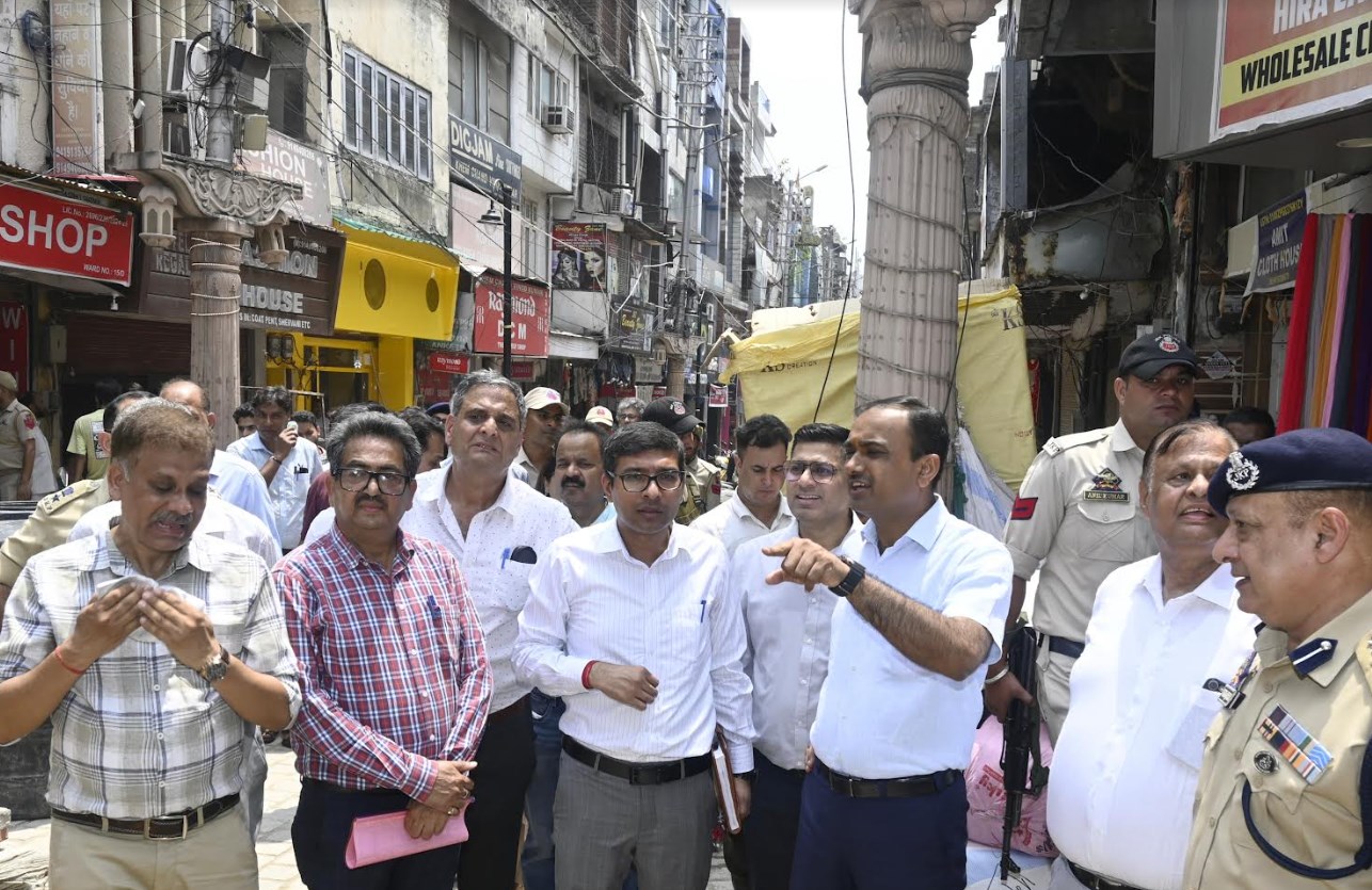 Div Com Jammu inspects progress of development works at Raghunath Bazaar