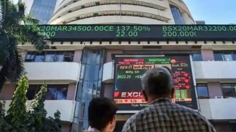 Sensex falls 800 points, Nifty below 15,900 on weak global cues