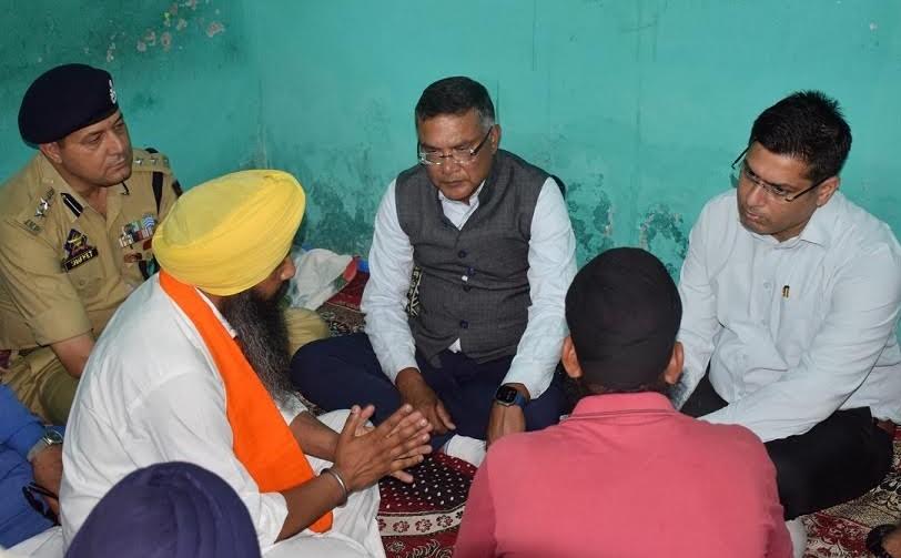 Shailendra Kumar visits Poonch, meets victims of cross border shelling