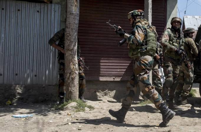 2 Militants killed in Ongoing encounter in South Kashmir's Shopian