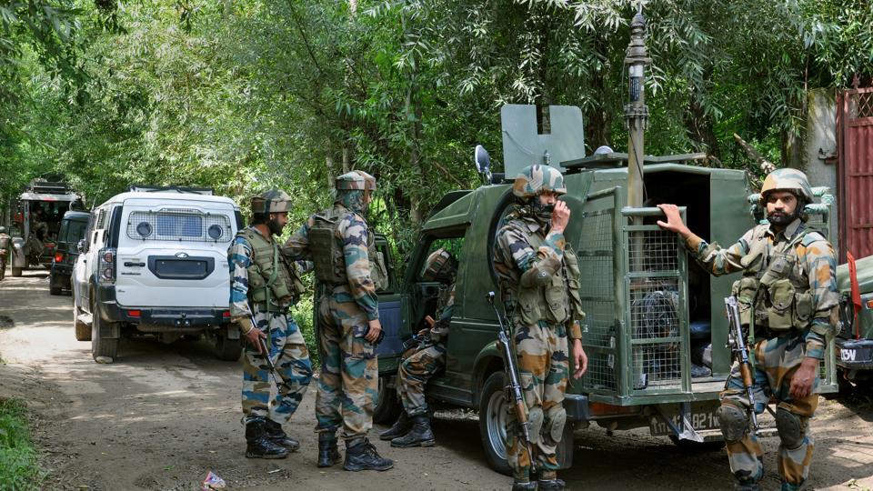 Punjab based apple trader killed by terrorists in Shopian, another injured