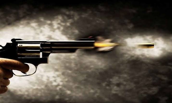 Shopkeeper shot at by suspected Militants  in Baramulla