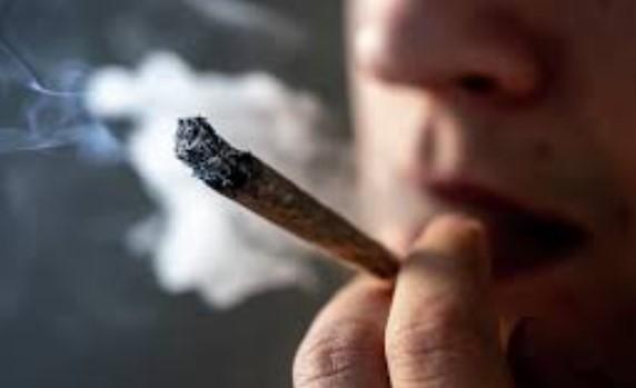 Smoking Cannabis May Help People Drink Less Alcohol, Study Finds