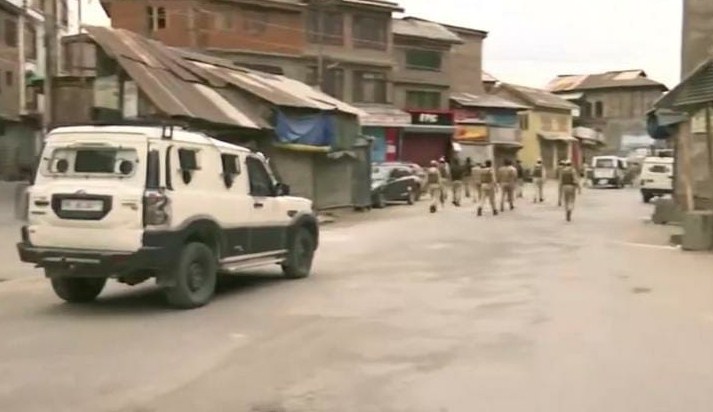3 security force personnel among 4 injured in Srinagar grenade attack