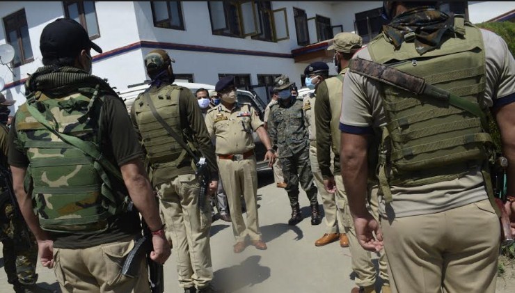 DGP visits Shopian, Pulwama reviews Security scenario; lauds personnel on successful encounters