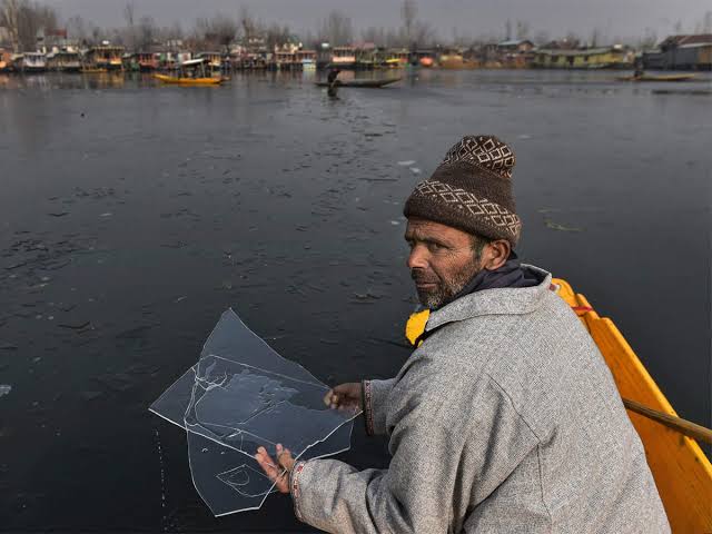 As winter sets in, Srinagar temperature plummets to 1.4 degrees