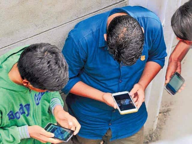 Mobile Internet being restored in Srinagar after 4 Days