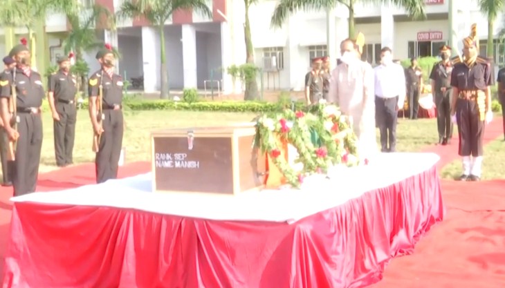 Baramulla terror attack: CM Shivraj Chouhan pays floral tribute to Sepoy Manish