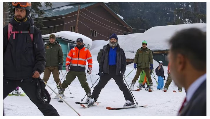 Rahul Gandhi skips northeast poll campaign, seen skiing in J-K’s Gulmarg