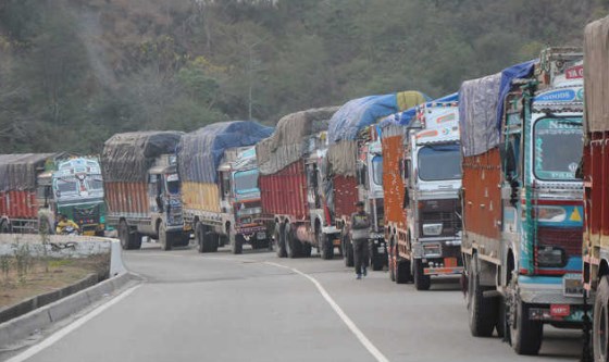 Srinagar-Jammu highway shut for second consecutive day