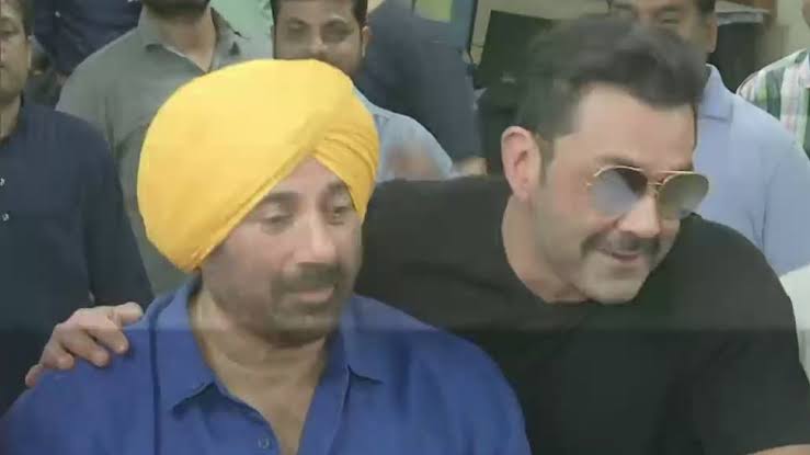 Sunny deol files nomination from Gurdaspur; Bobby Deol Accompanies