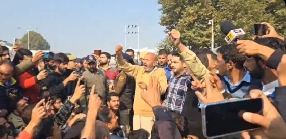 MP Er Rashid leads protest in Srinagar over restoration of darbar move
