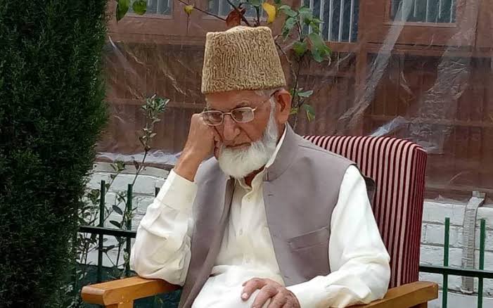 Amid rumours of Geelani’s death, J&K reviews security
