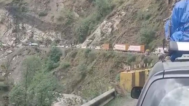 Traffic restored on Jammu-Srinagar National Highway
