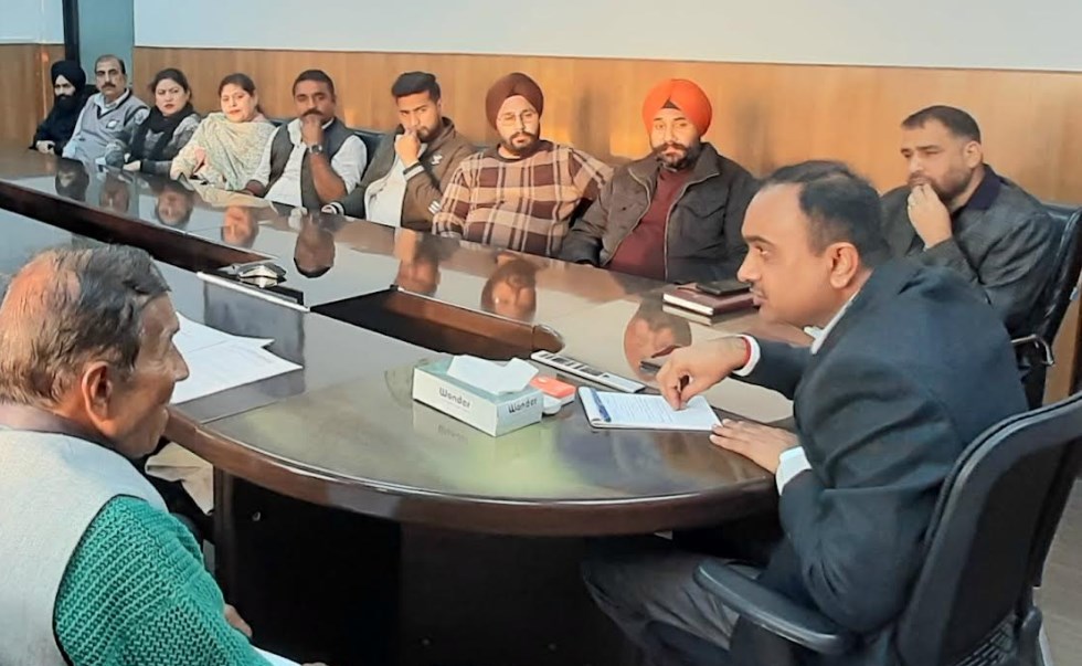 Div Com Jammu listens to issues of WPR, DPs of 1947, 1965, 1971