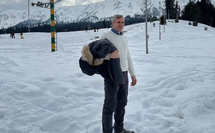 “Never Seen Gulmarg so dry in Winter”: Omar Abdullah on no Snow Show