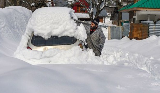 Cold wave intensifies in Kashmir as minimum temp dips further