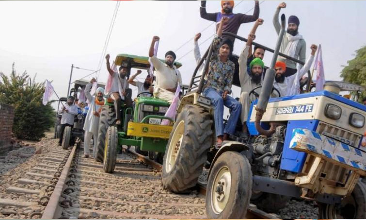 Farmers suspend protest on rail tracks near Amritsar after 169 days