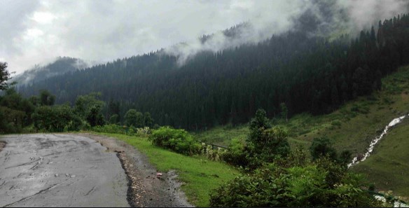 Light to moderate rains in Jammu and Kashmir from tomorrow: MeT