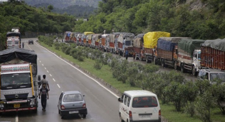 Traffic resumes on Srinagar-Leh NHW, Kashmir highway & Mughal road open