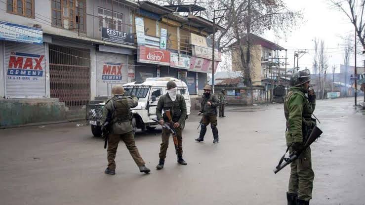 Awantipora police arrests 04 terrorist associates; Explosive material and ammunition recovered